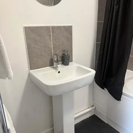 Gem Cozy 1-bedroom Flat With Kitchen & Free Wifi *